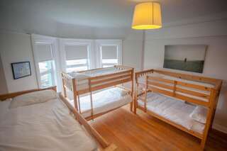 Хостелы TurfnSurf Lodge Бандоран Односпальная кровать в общем номере для женщин-2