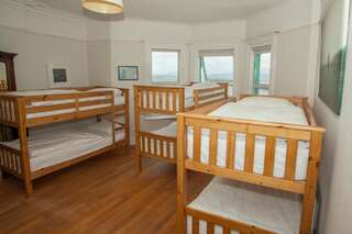 Хостелы TurfnSurf Lodge Бандоран Односпальная кровать в общем номере для женщин-5